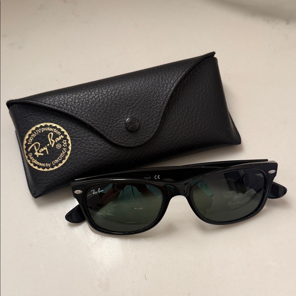 Ray-Ban RB2132 Wayfarer Classic Black Sunglasses - Picture 4 of 5